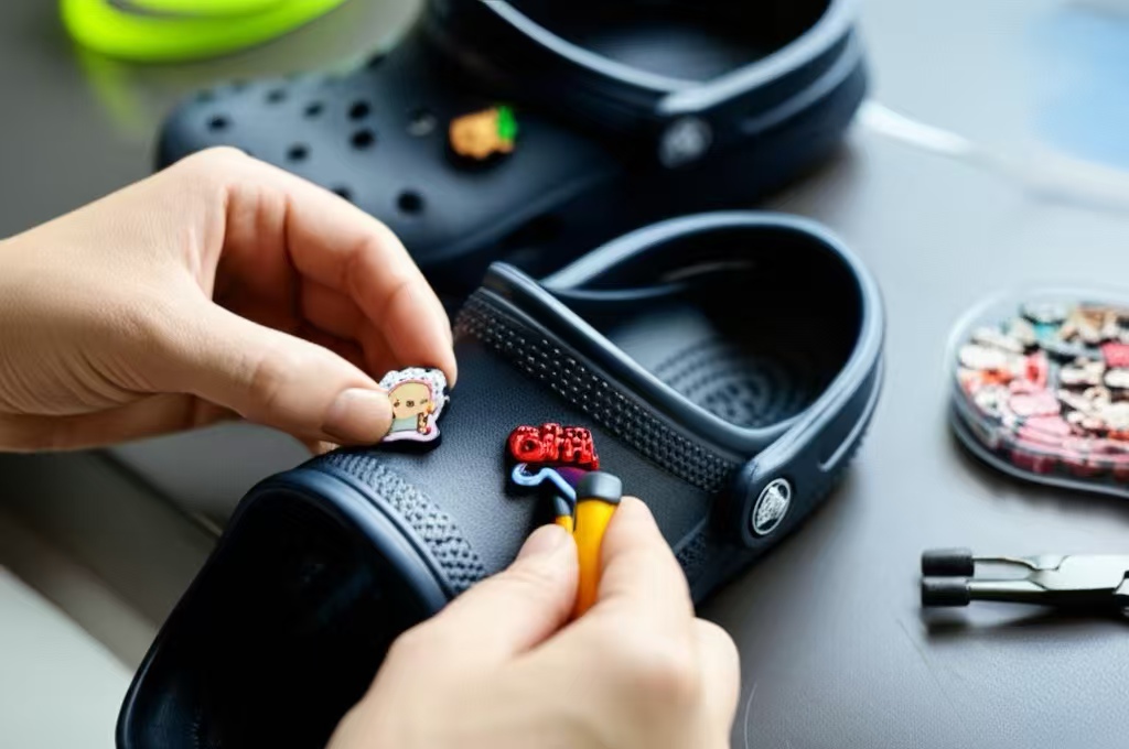 putting jibbitz into crocs
