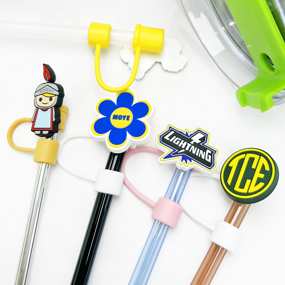 Which straw topper designs are trending?